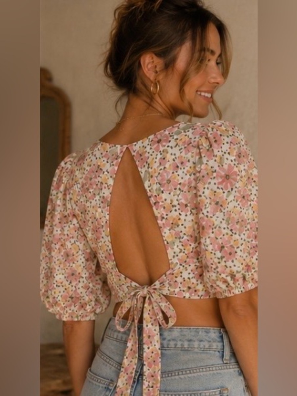 ASTR The Label Open Back Floral Puff Sleeve Top - Picture 2 of 5